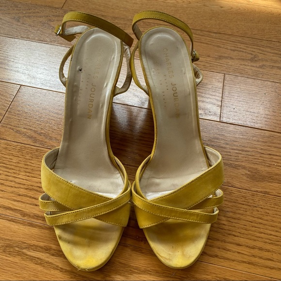 Charles Jourdan yellow suede sandals. - Picture 4 of 6